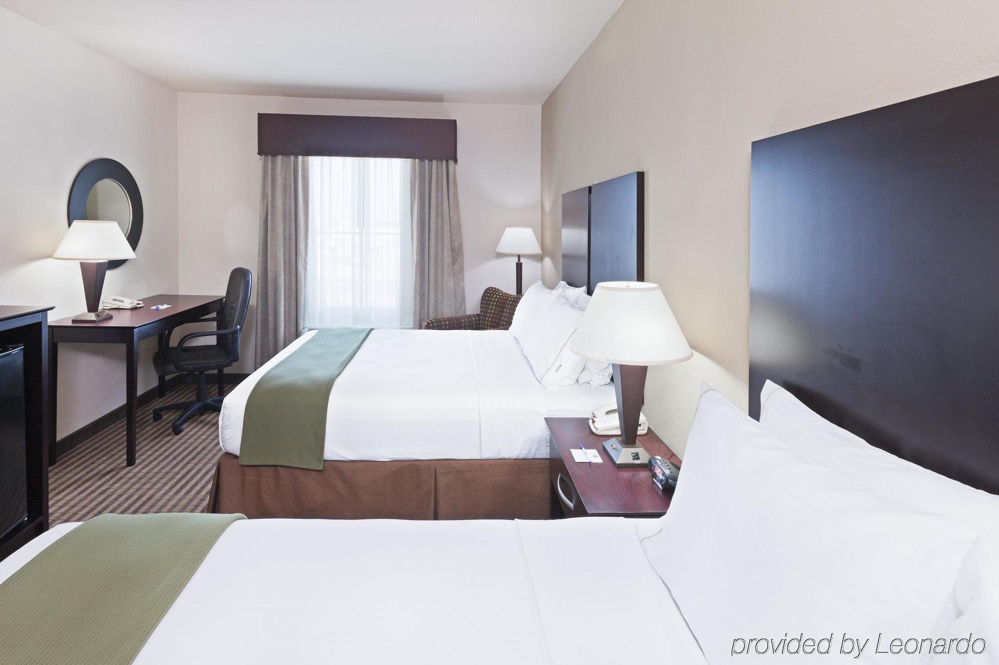 Holiday Inn Express & Suites Brady By Ihg Quarto foto