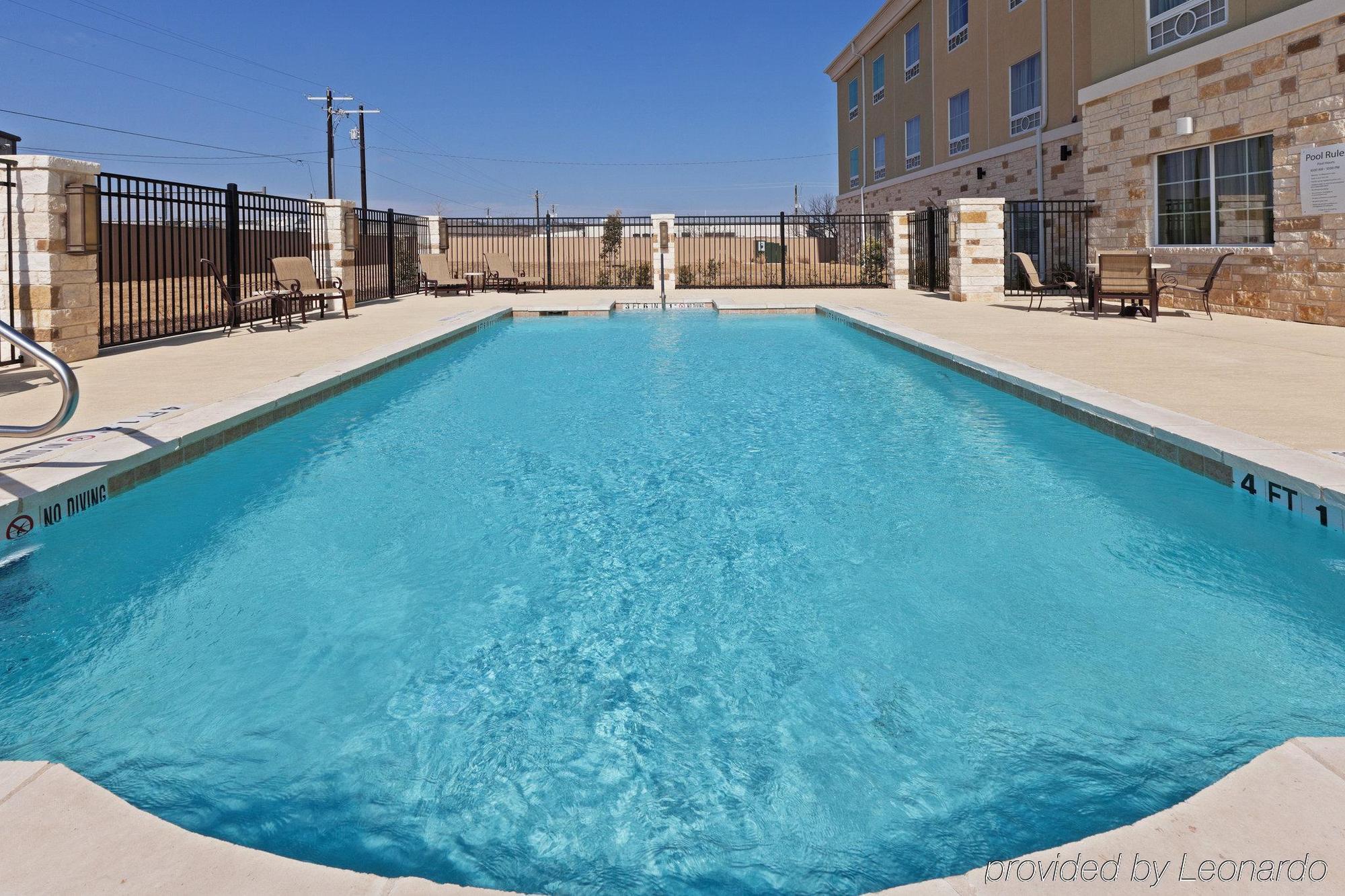 Holiday Inn Express & Suites Brady By Ihg Facilidades foto